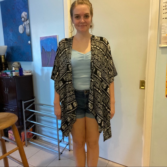 Elephant Pattern Open Front Top - Picture 5 of 6